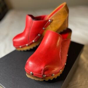 London Underground red leather clog size us 7 / eu37